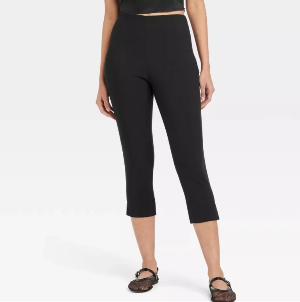 Women's Super-High Rise Tapered Capri Pull-On Pants - A New Day Black Size M